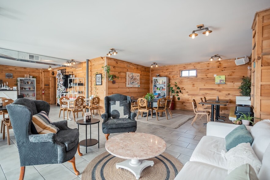 More Photos Of 5223 Columbus Ave, Anderson Storefront Retail Residential For Sale