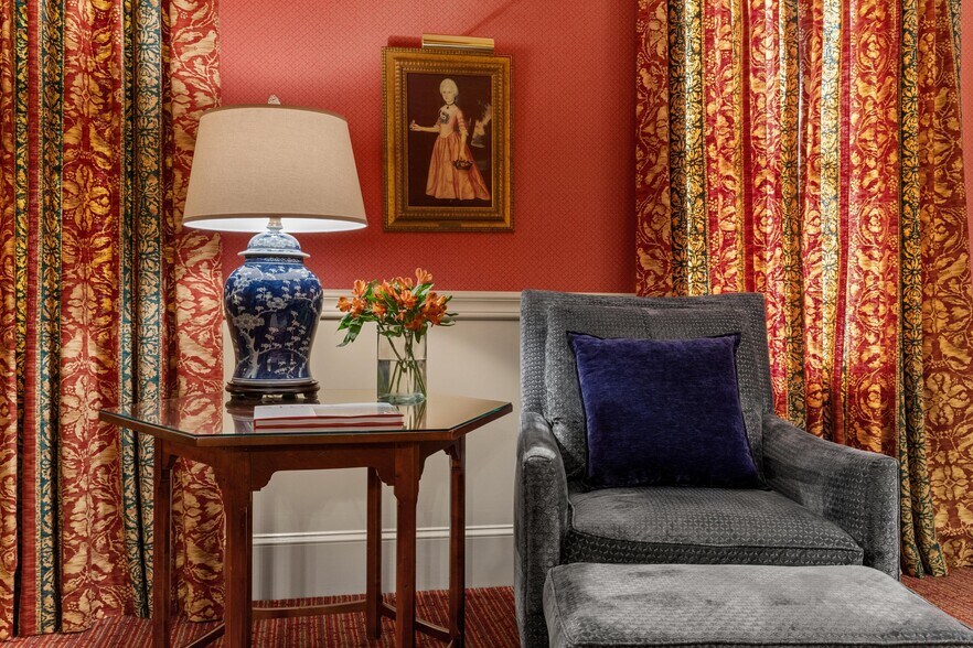 More Photos Of 18 Main St, Stowe Hotel For Sale