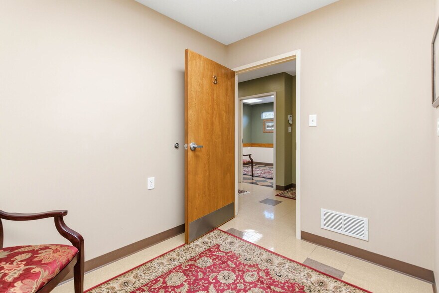 More Photos Of 3208 College Dr, Louisville Office For Sale