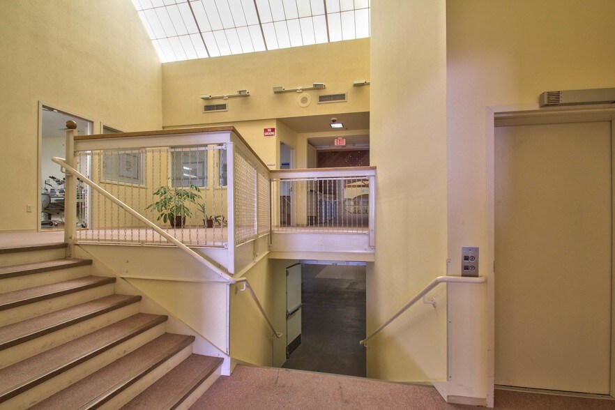 More Photos Of 482 Alvarado St, Monterey Storefront Retail Office For Lease