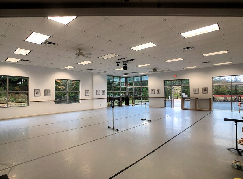 More Photos Of 10750 Medlock Bridge Rd, Duluth Medical For Lease