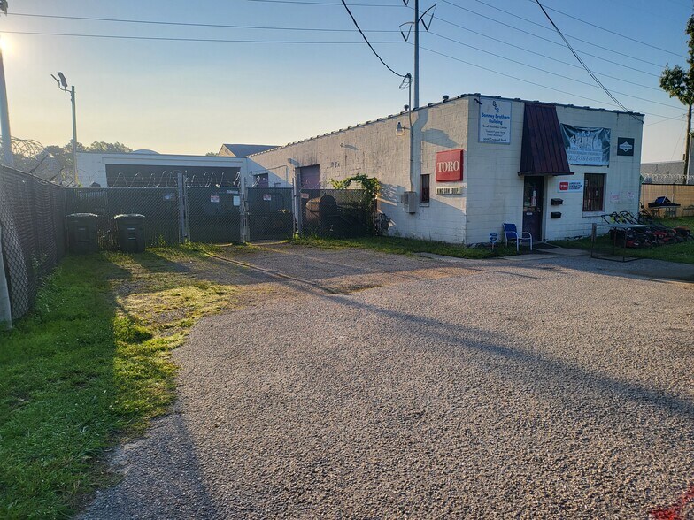 More Photos Of 3008 Cromwell Rd, Norfolk Warehouse For Sale