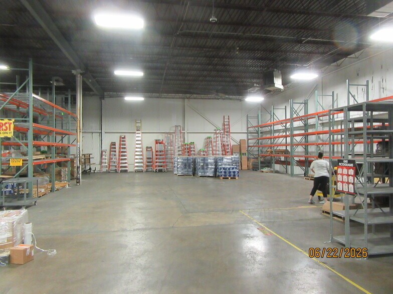 More Photos Of 4629 Crossroads Park Dr, Liverpool Light Distribution For Lease