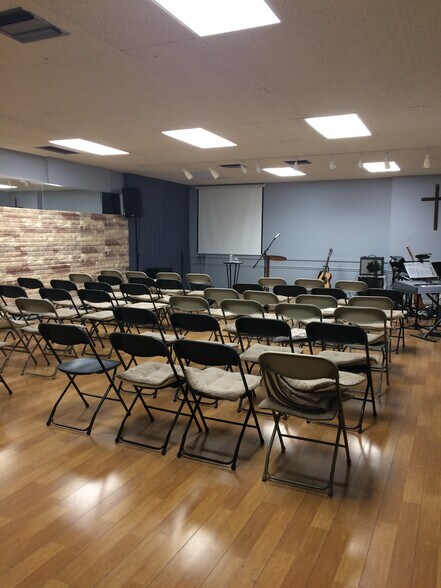 More Photos Of 2333 Beverly Blvd, Los Angeles Office For Lease
