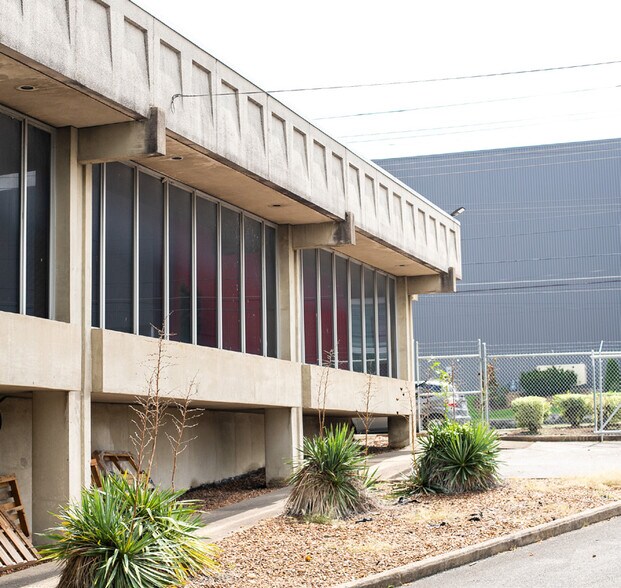 More Photos Of 505 Fesslers Ln, Nashville Light Distribution For Lease