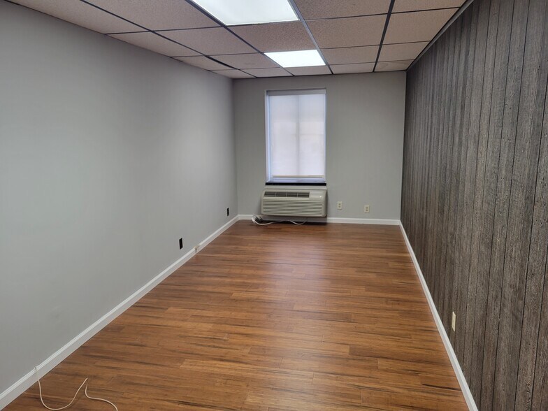 More Photos Of 1133 West Mill Rd, Evansville Office For Lease