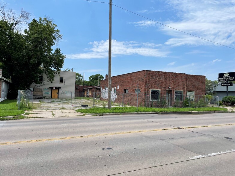 Primary Photo Of 213 S Hydraulic St, Wichita Freestanding For Sale