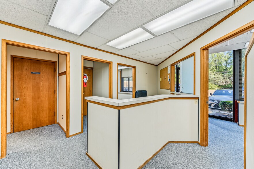 More Photos Of 2219 Packard St, Ann Arbor Office For Sale