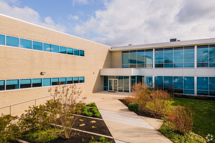 More Photos Of 330-339 S Warminster Rd, Hatboro Warehouse For Lease