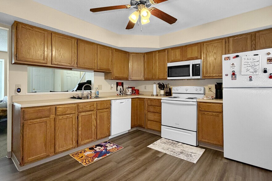 More Photos Of 2645 Newbury Cir, Burlington Apartments For Sale