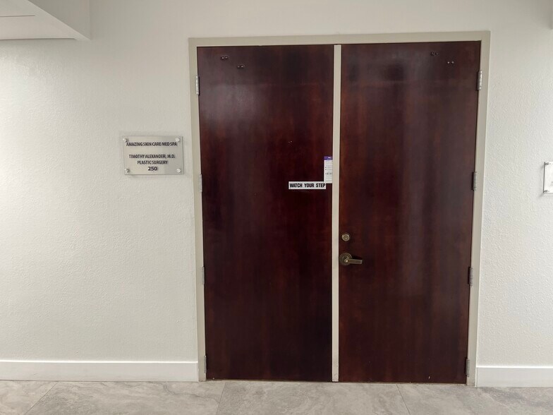 More Photos Of 4651 Sheridan St, Hollywood Medical For Sale