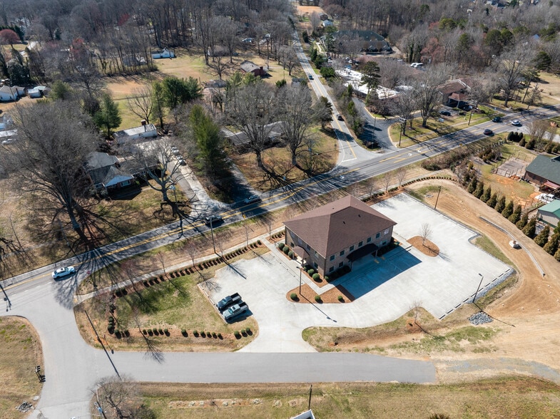 More Photos Of 3844 Clemmons Rd, Clemmons Medical For Lease