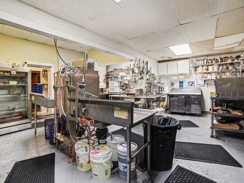 More Photos Of 211 E Main St, Hart Specialty For Sale