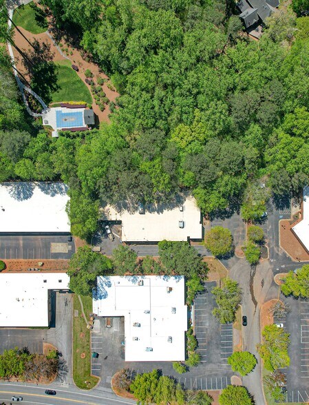 More Photos Of 4000 Miller Ct W, Norcross Flex For Sale