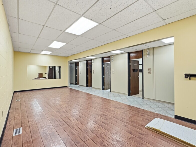 More Photos Of 1212 Air Depot, Midwest City Office For Lease