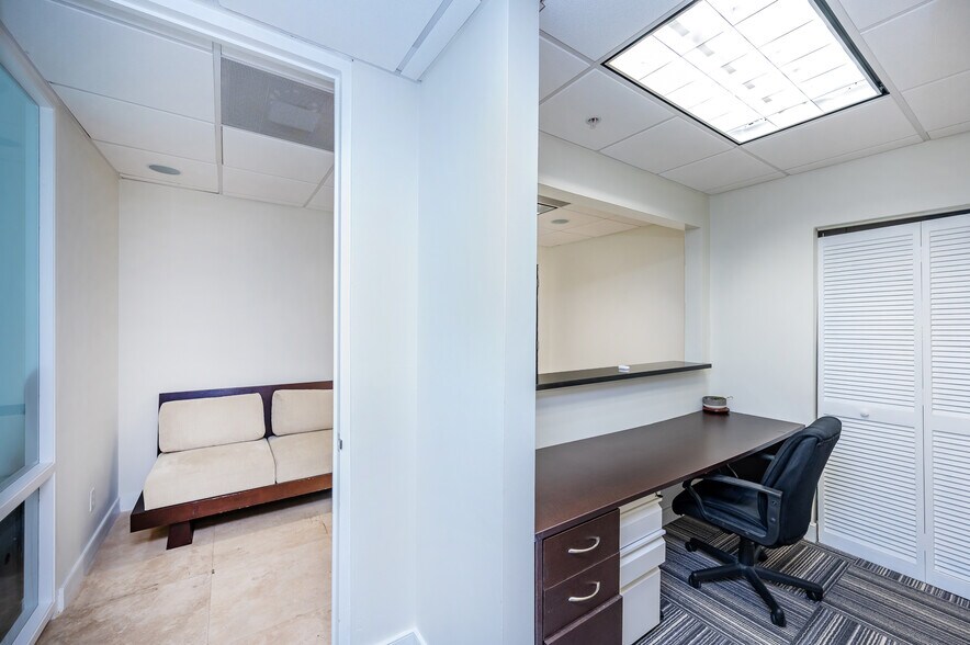 More Photos Of 1110 Brickell Ave, Miami Office For Sale