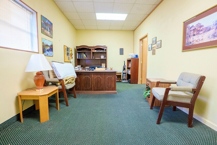 More Photos Of 167 Mill Run, Waverly Warehouse For Sale