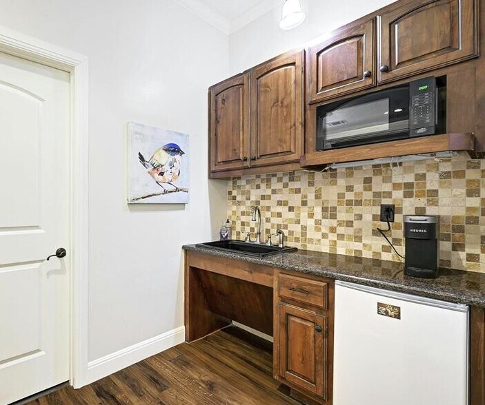 More Photos Of 302 N Heatherwilde Blvd, Pflugerville Medical For Lease