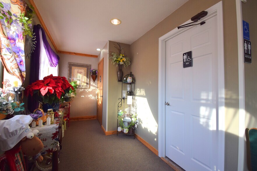 More Photos Of 502 W Franklin St, Sesser Office For Sale