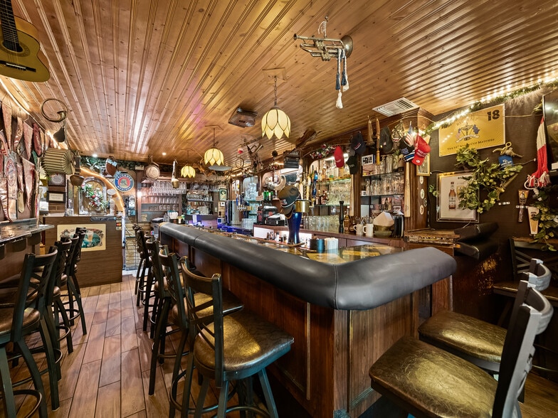 More Photos Of 3016 E Commercial Blvd, Fort Lauderdale Restaurant For Sale