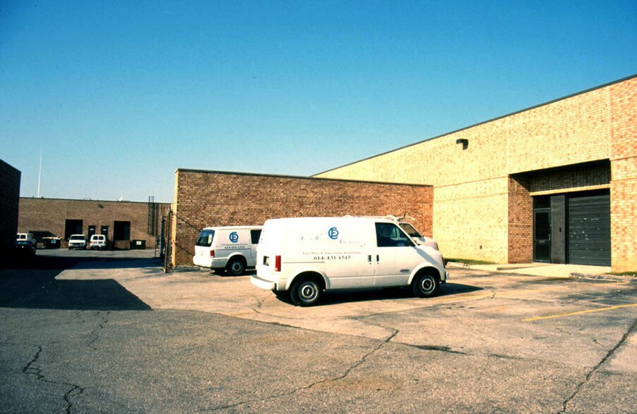 More Photos Of 6620-6680 Busch Blvd, Columbus Showroom For Lease