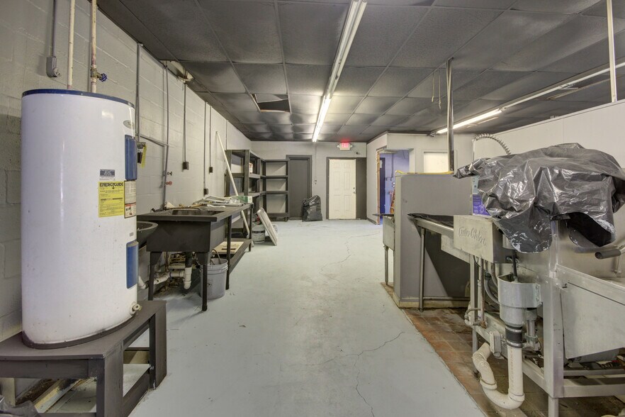 More Photos Of 1916 Cedar Dr, La Marque Restaurant For Lease