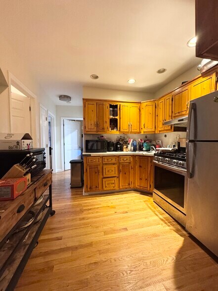 More Photos Of 17 Green Ct, Lodi Apartments For Sale