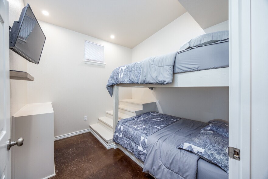 More Photos Of 12625 Sandpiper Rd, Thackerville Specialty For Sale