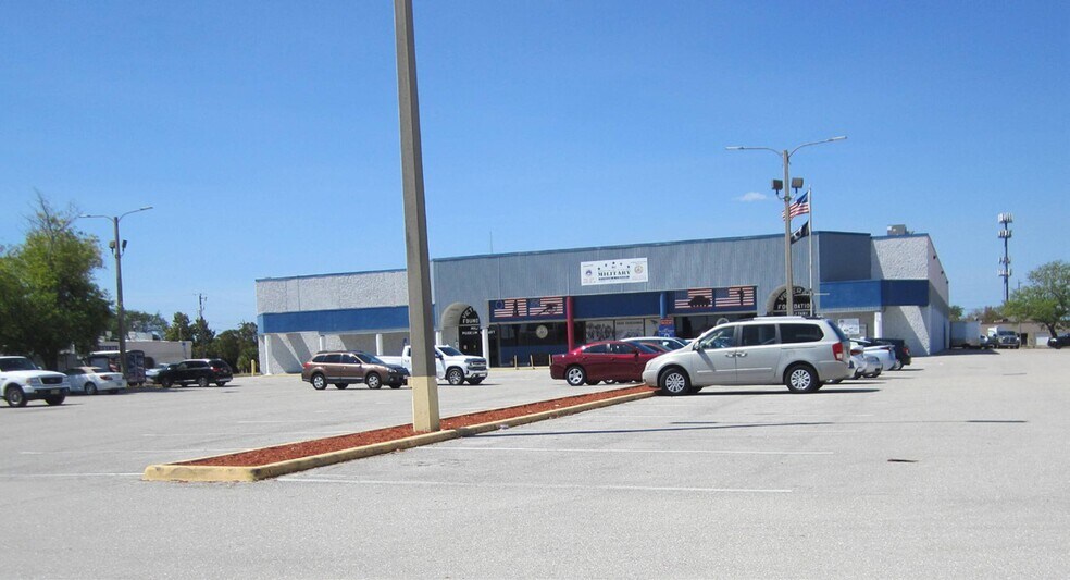 More Photos Of 4820 Leonard St, Cape Coral General Retail For Lease
