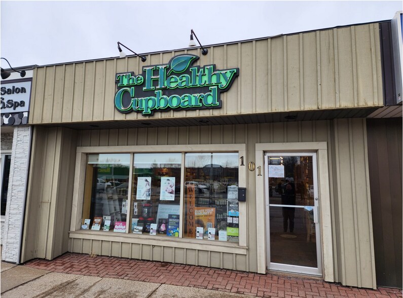 Primary Photo Of 101 Clarence St, Port Colborne General Retail For Sale