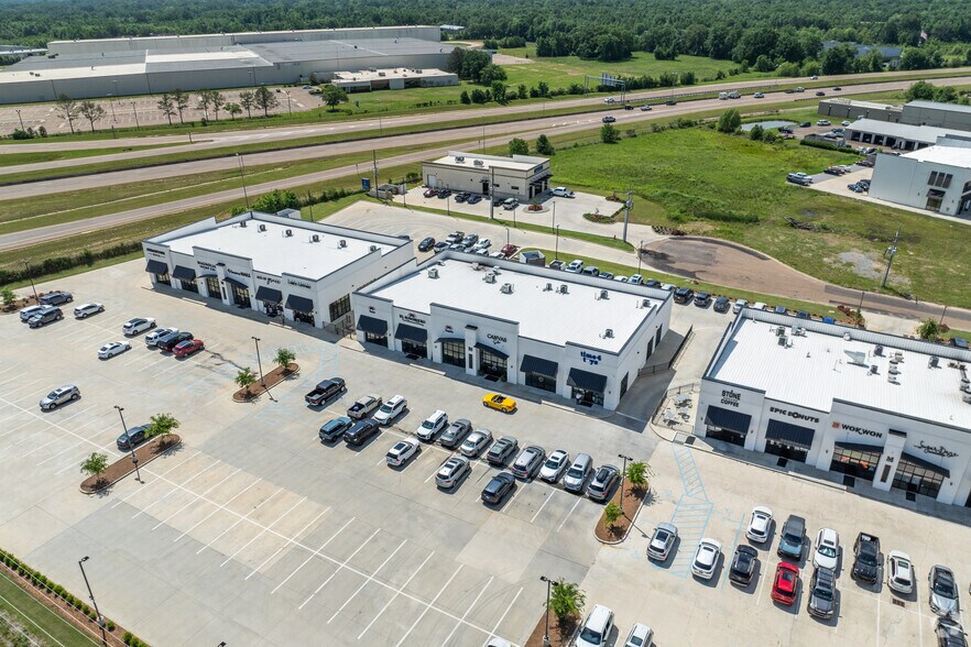 More Photos Of 102 Dees Dr, Madison Storefront For Lease