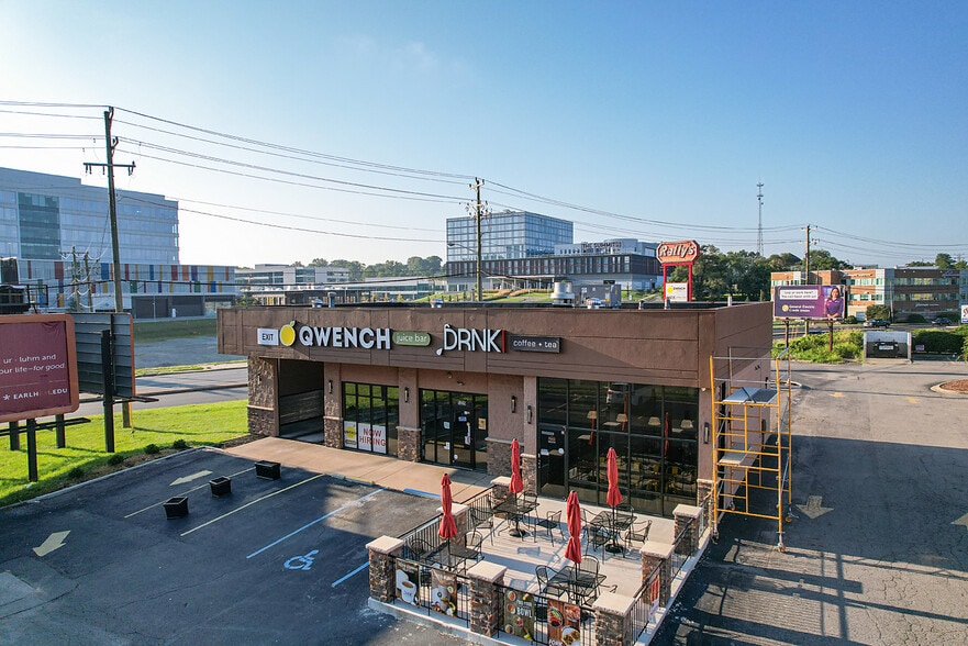 More Photos Of 5229 Madison Rd, Cincinnati Storefront Retail Office For Lease