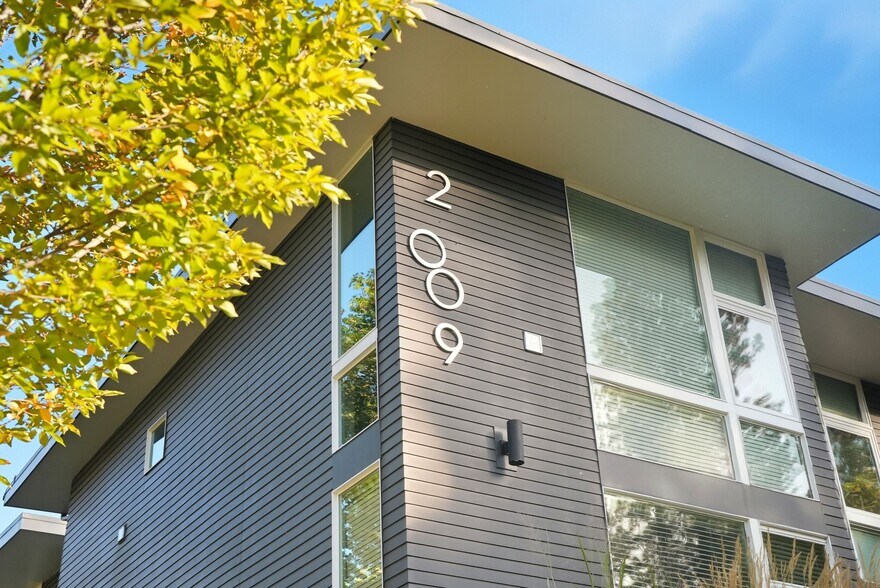 More Photos Of 2009 S Grand Blvd, Spokane Apartments For Sale