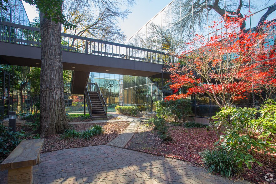 More Photos Of 1230 River Bend Dr, Dallas Unknown For Lease