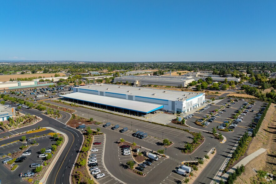 More Photos Of 7601 Foothills Blvd, Roseville Distribution For Lease