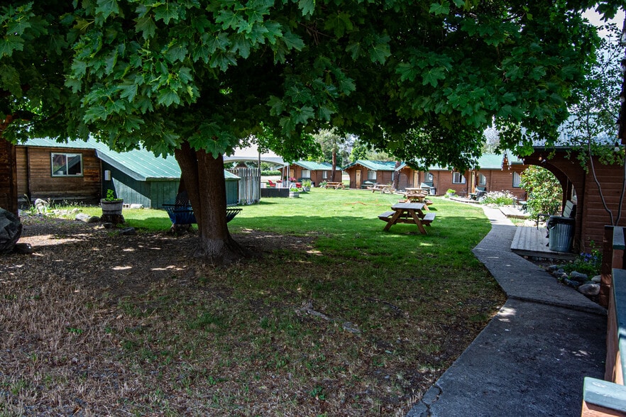 More Photos Of 808 N Cascades Hwy, Winthrop Hotel For Sale