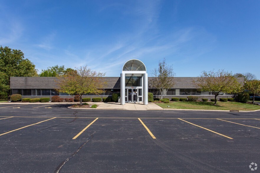 Primary Photo Of 7271 N Main St, Dayton Medical For Lease