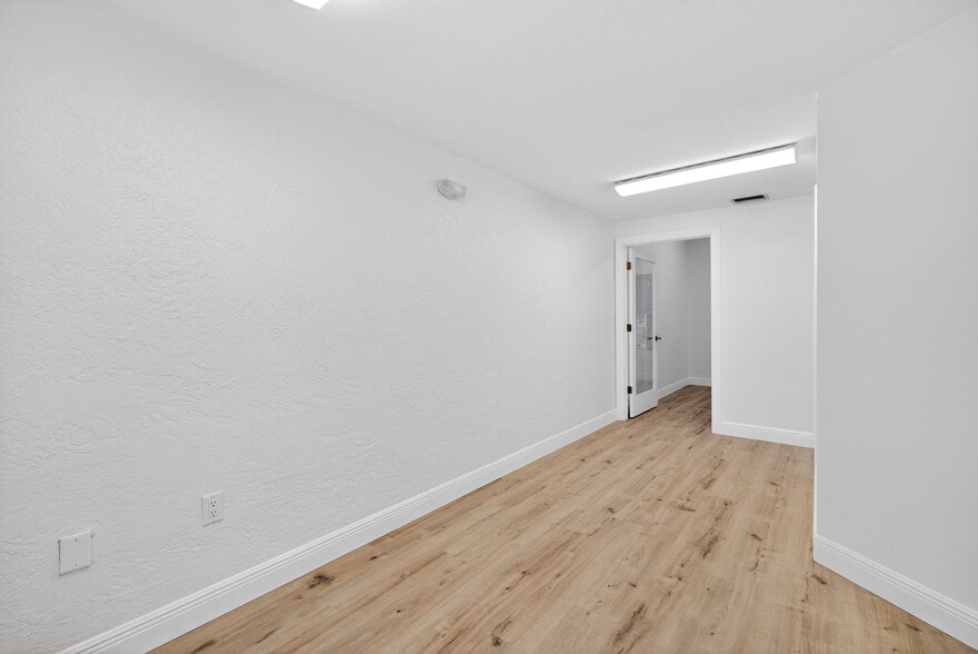 More Photos Of 5235 Ramsey Way, Fort Myers Office For Sale