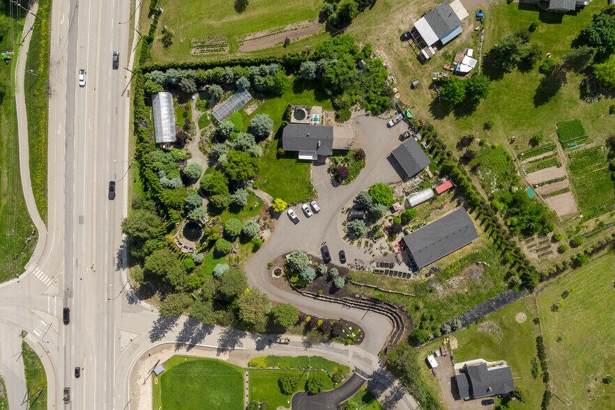 More Photos Of 1605 Garner Rd, Kelowna Specialty For Lease