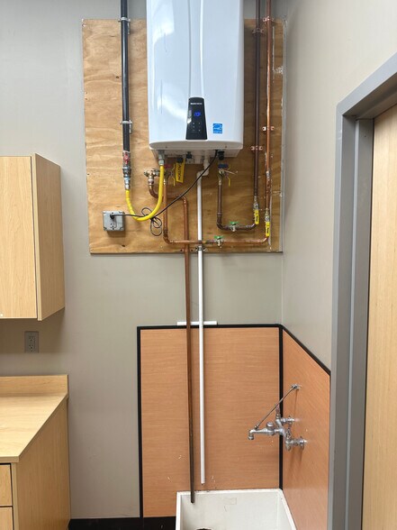 More Photos Of 471-479 W Central St, Franklin Freestanding For Lease