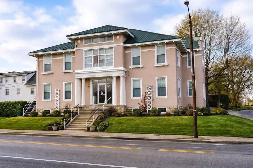 Primary Photo Of 202 S College St, Harrodsburg Hospitality For Sale