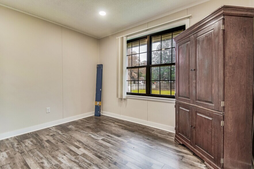 More Photos Of 725 S J St, Pensacola Office Residential For Sale