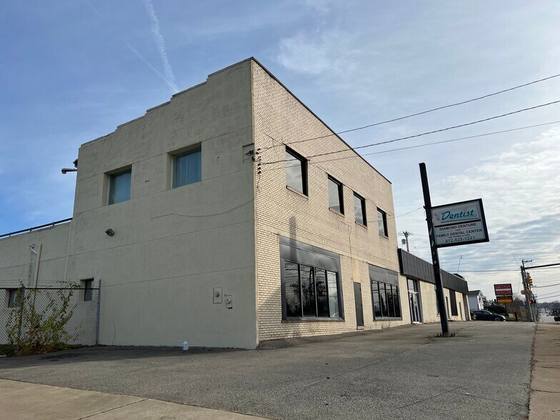 More Photos Of 537 Lincoln Hwy, East McKeesport Storefront For Sale