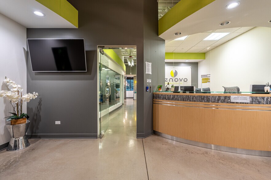 More Photos Of 3000 Woodcreek Dr, Downers Grove Office For Lease