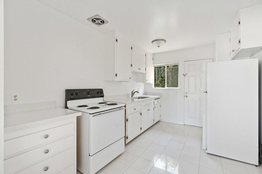 More Photos Of 1833 Clinton Ave, Alameda Apartments For Sale