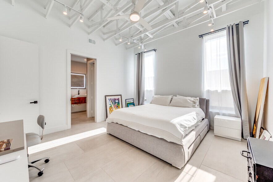 More Photos Of 4755-4763 Algiers St, Dallas Loft Creative Space For Sale