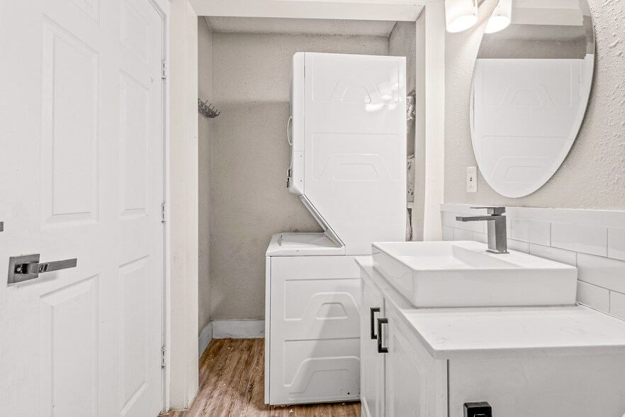 More Photos Of 1220 W Anderson Ln, Austin Apartments For Sale