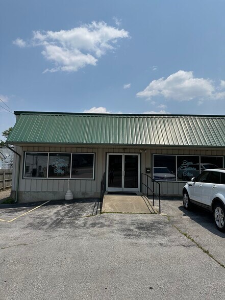More Photos Of 500 N Main St, Franklin Flex For Lease