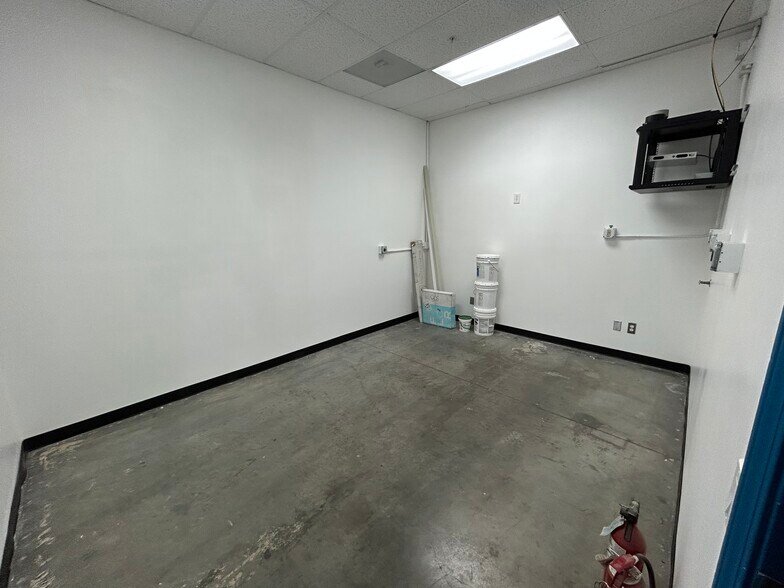 More Photos Of 4328-4330 Redwood Hwy, San Rafael Research And Development For Sale