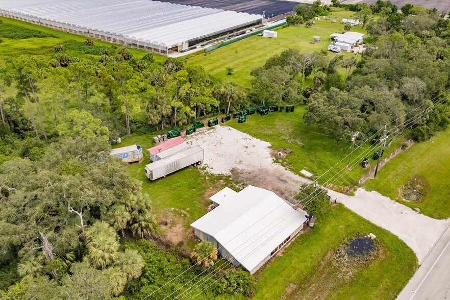 More Photos Of 19431 Palm Beach Blvd, Alva Flex For Lease
